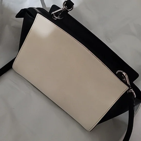 Michael Kors Crossbody - Picture 3 of 9